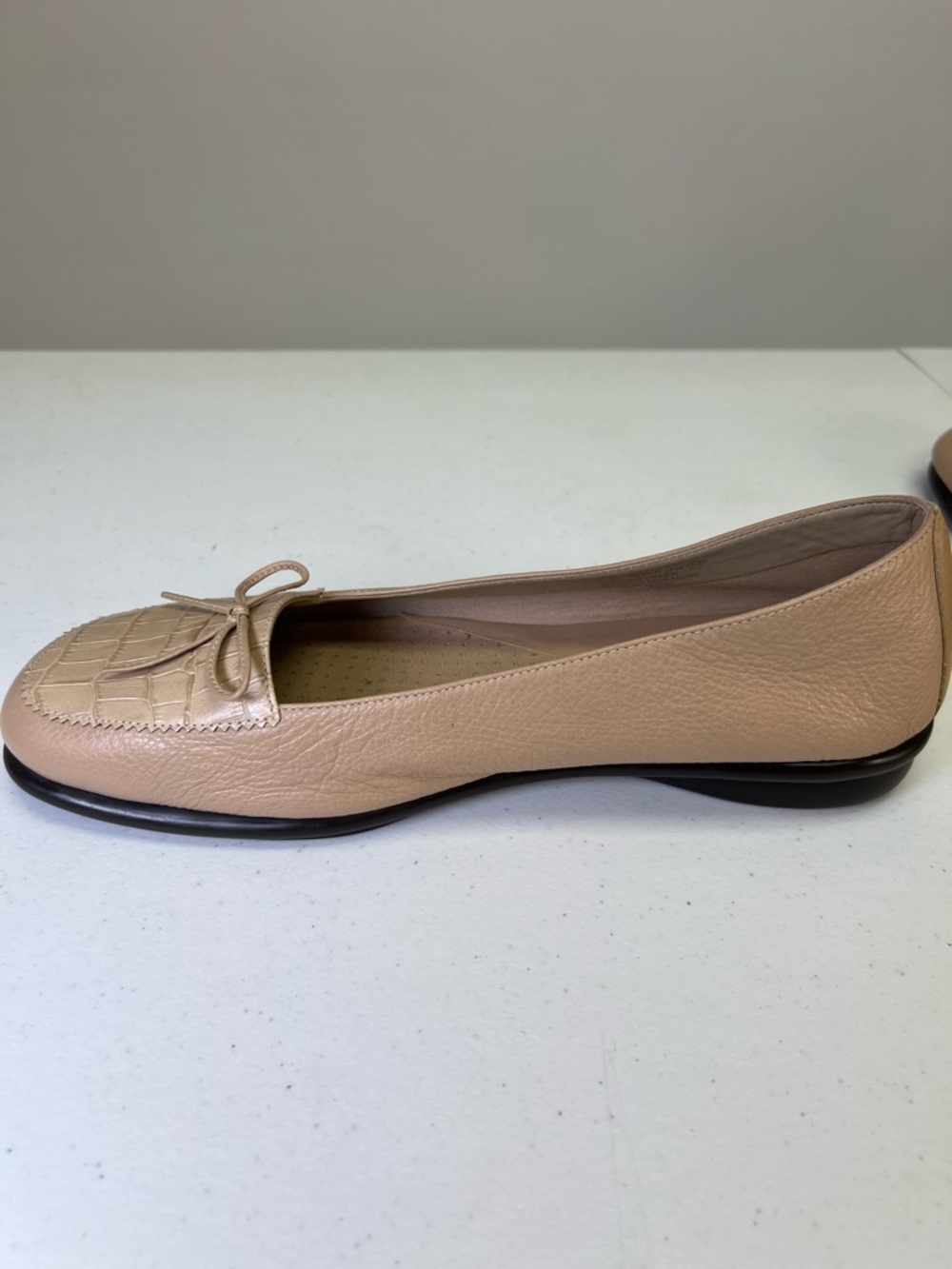 AEROSOLES Women's Tan Croc-Detail Leather Upper Loafers with Bow Size 9B - Picture 10 of 17